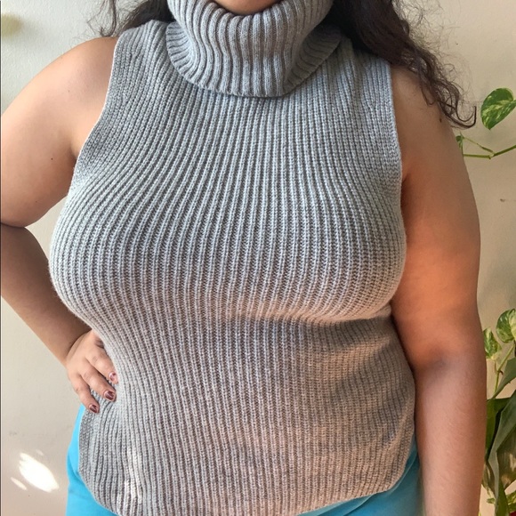 Uniqlo Sweaters - Uniqlo Wool Mix Gray Turtleneck Shell M